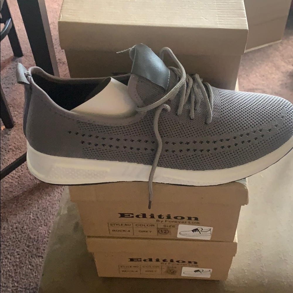 New in box - Picture 2 of 3